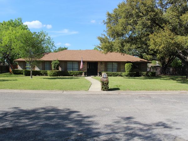 408 Mulberry, Uvalde, TX 78801