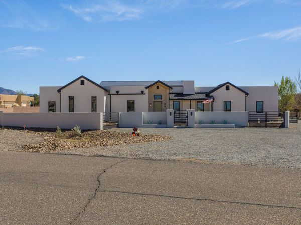 8712 Eagle Rock Avenue NE, Albuquerque, NM 87122