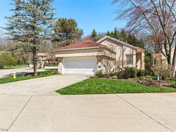 447 Armante Court, Akron, OH 44313