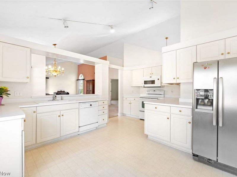 447 Armante Court, Akron, OH 44313 Photo 10