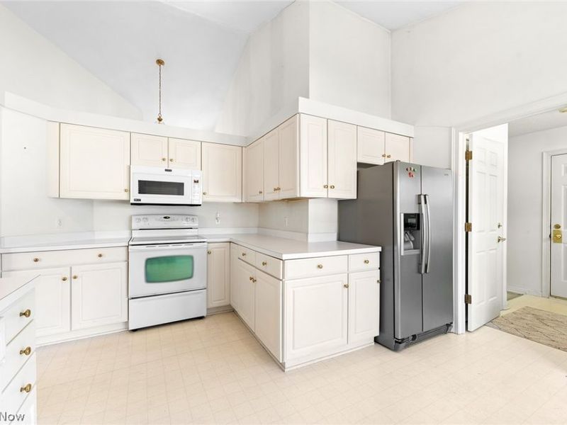 447 Armante Court, Akron, OH 44313 Photo 12