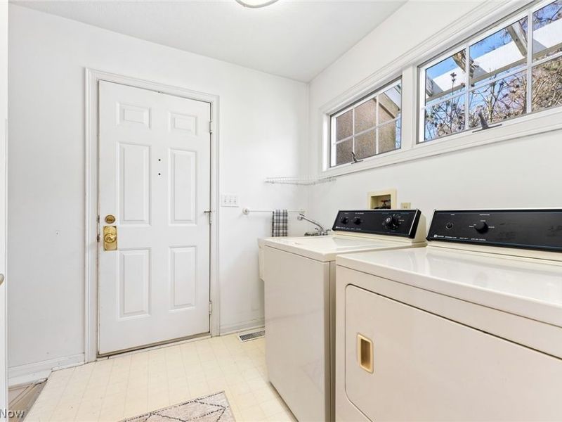 447 Armante Court, Akron, OH 44313 Photo 14