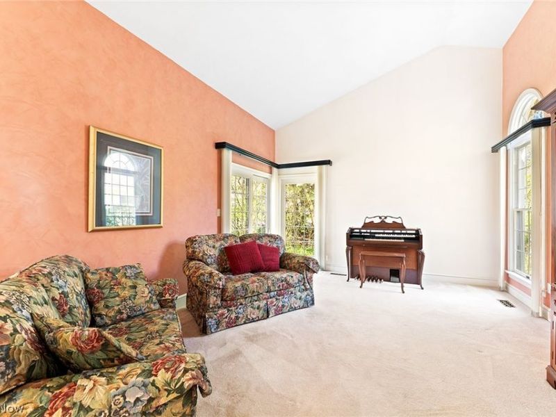 447 Armante Court, Akron, OH 44313 Photo 4