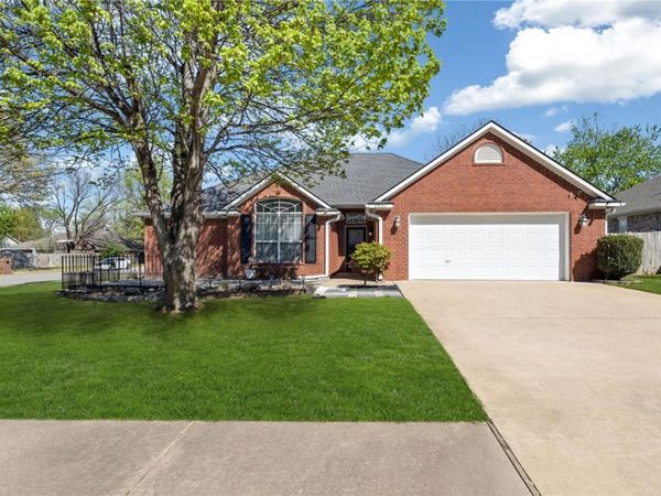 3901 SW Cherry Road, Bentonville, AR 72713
