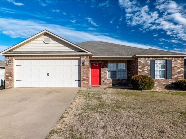 505 W Broadway Street , Rogers, AR 72758