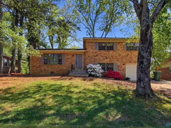 2703 Hilltop Terrace NW, Huntsville, AL 35810