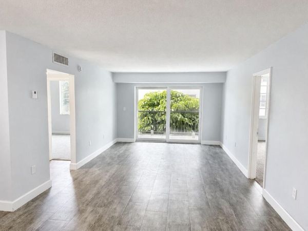 1250 NE 125th Street, Unit 216d, North Miami, FL 33161