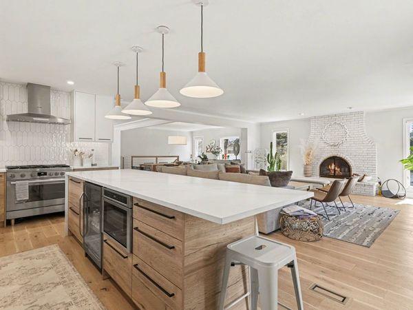 1515 E Oakton Street , Arlington Heights, IL 60004