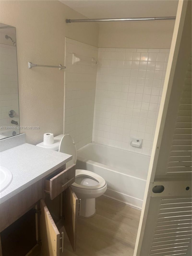 565 Vista Isles Dr, Unit 2024, Sunrise, FL 33325 Photo