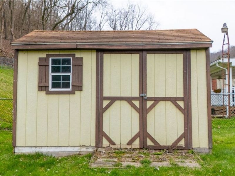 301 Alpine Drive, Toronto, OH 43964 Photo 10