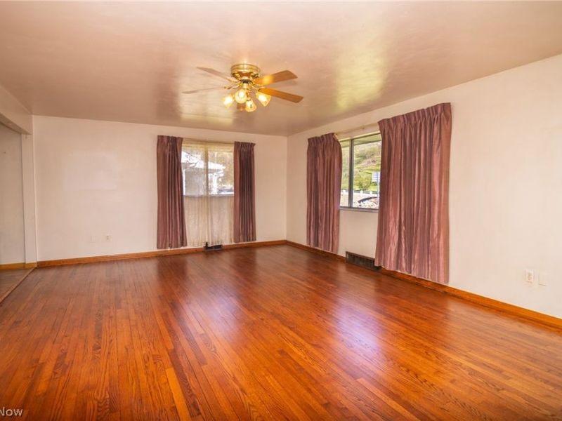 301 Alpine Drive, Toronto, OH 43964 Photo 14