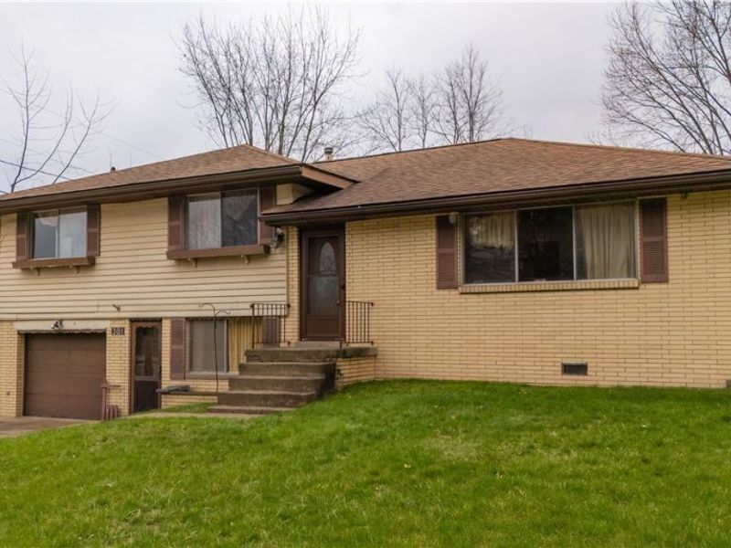 301 Alpine Drive, Toronto, OH 43964 Photo 2