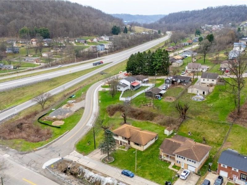 301 Alpine Drive, Toronto, OH 43964 Photo 6