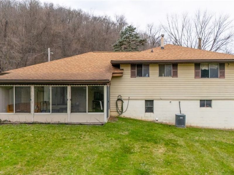 301 Alpine Drive, Toronto, OH 43964 Photo 8