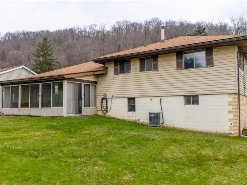 301 Alpine Drive, Toronto, OH 43964 Photo 9