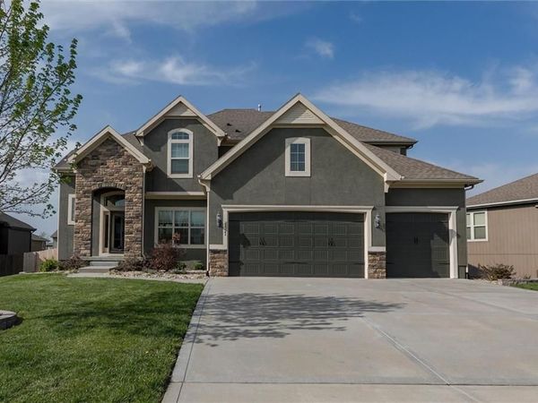 1521 SW Cross Creek Drive, Lee's Summit, MO 64082
