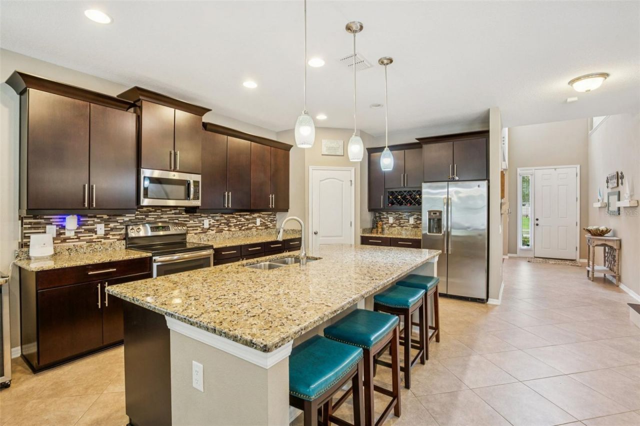 210 Dakota Hill Drive, Seffner, FL 33584 Photo