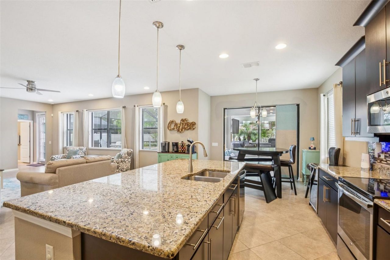 210 Dakota Hill Drive, Seffner, FL 33584 Photo