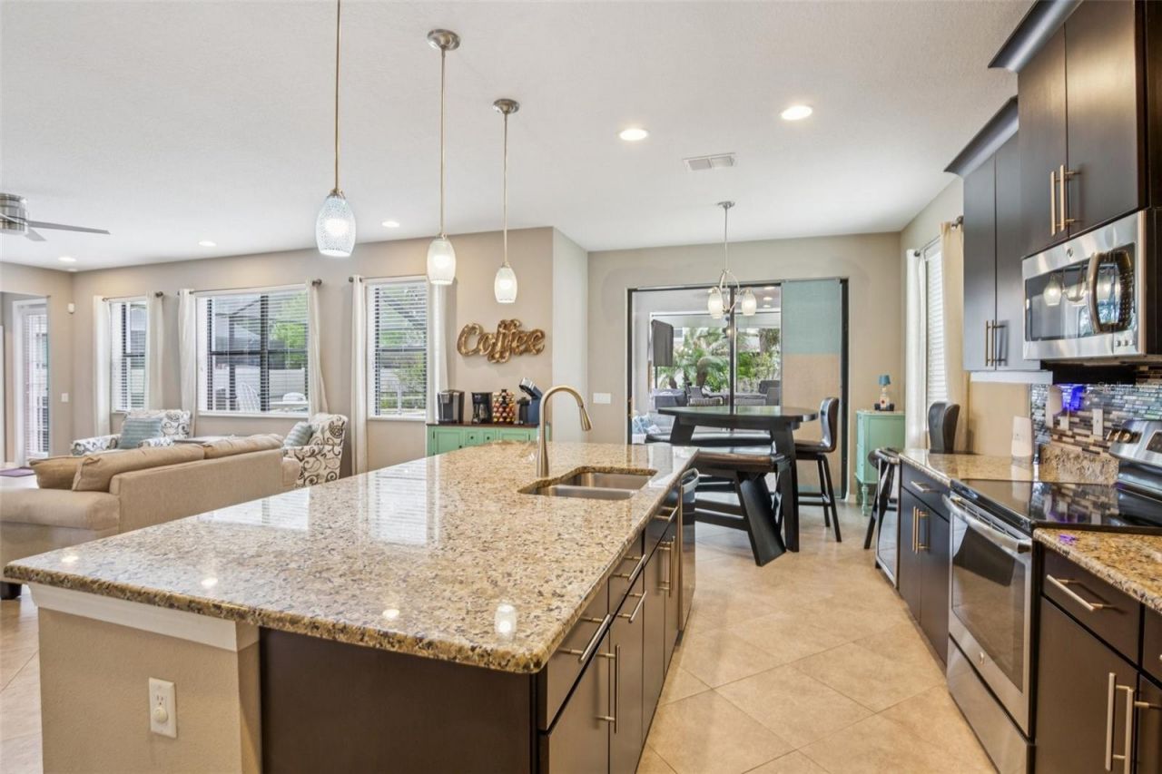 210 Dakota Hill Drive, Seffner, FL 33584 Photo