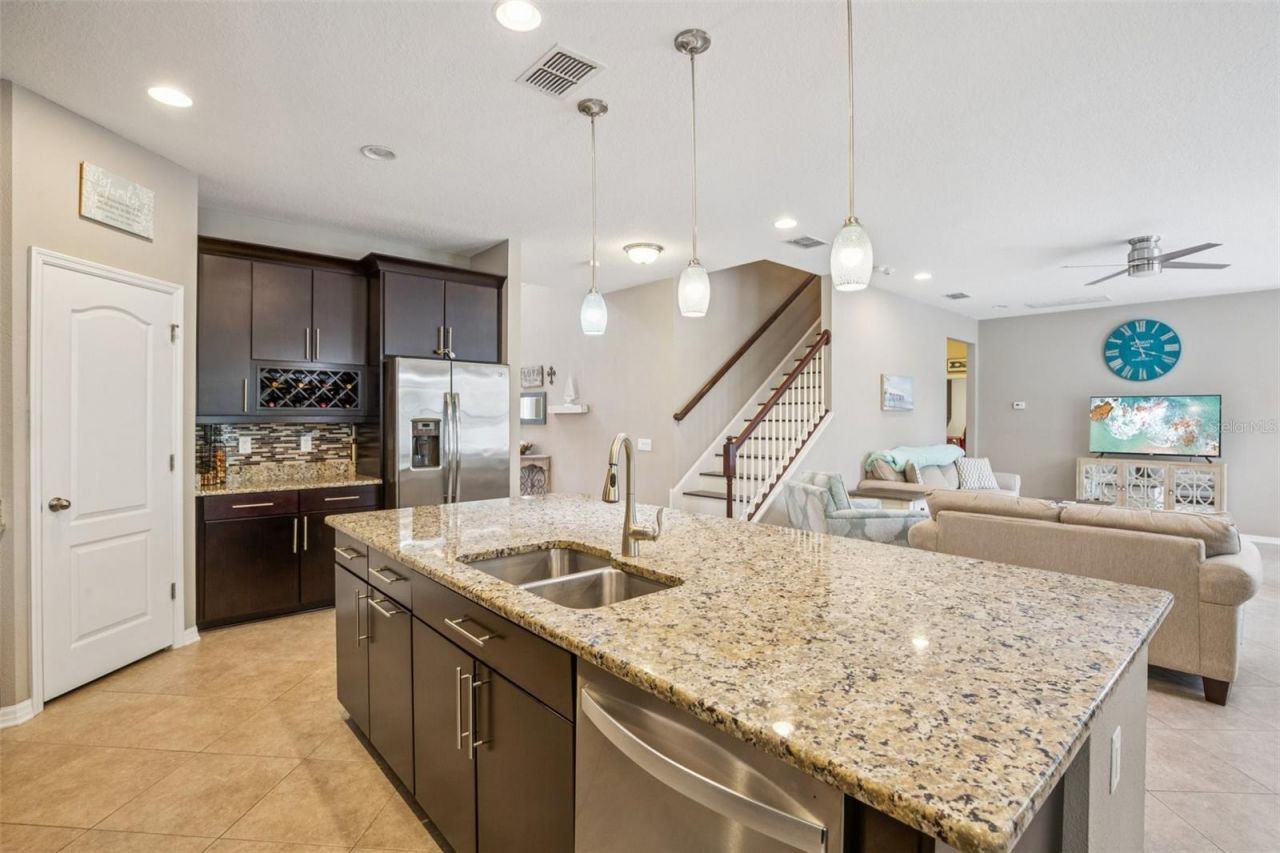 210 Dakota Hill Drive, Seffner, FL 33584 Photo