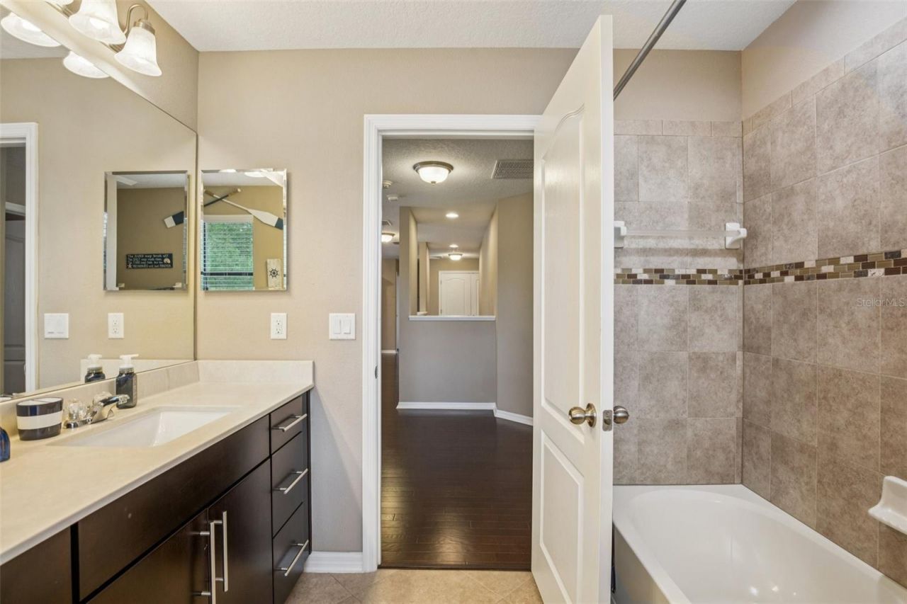 210 Dakota Hill Drive, Seffner, FL 33584 Photo