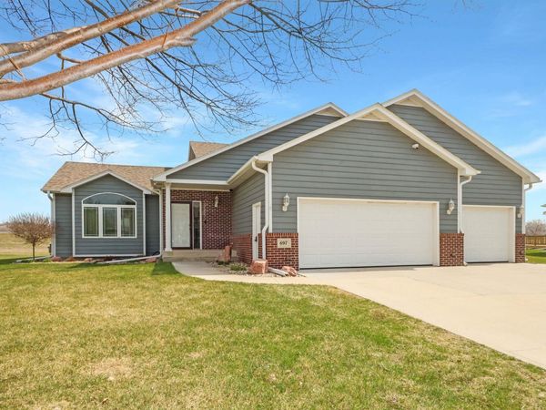 697 Prairie Boulevard, Dakota Dunes, SD 57049
