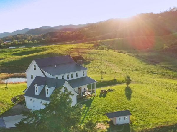 159 Canary Lane, Speedwell, TN 37870