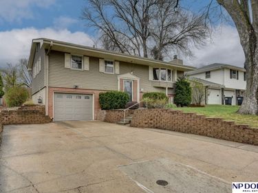 13528 Frederick Street , Omaha, NE 68144