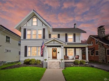 19 Beverly Place, Oakwood, OH 45419