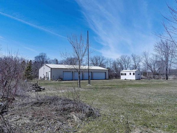W284 OAK STREET, Fremont, WI 54940