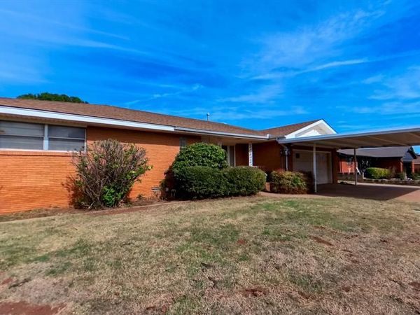 412 S 25th Street, Clinton, OK 73601