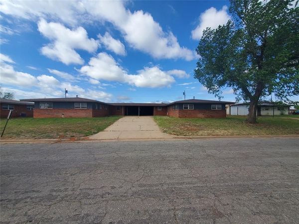 407 Iroquois Trail, Burns Flat, OK 73624