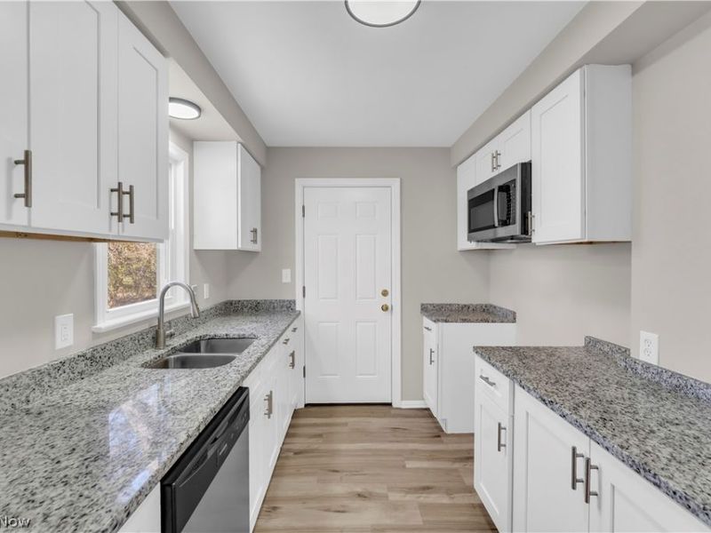 3802 Park Drive, Parma, OH 44134 Photo 8