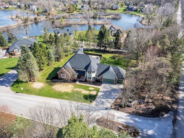 2750 Bayview Drive, Pinckney, MI 48169