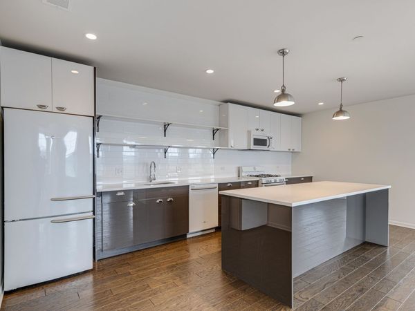 115 Lake Street, Unit 304, Libertyville, IL 60048