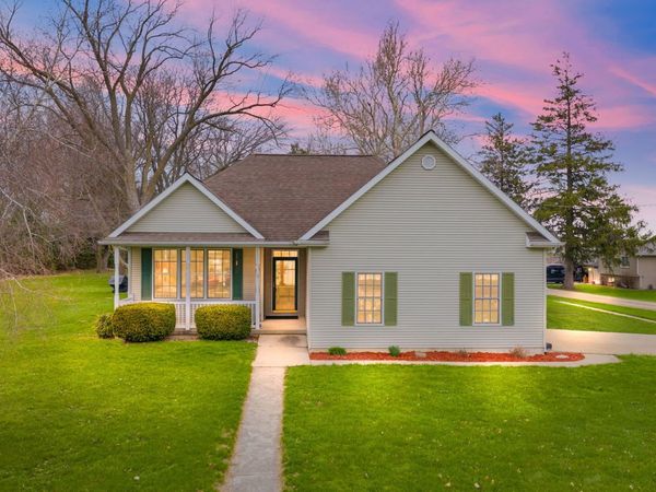 201 W Hardanger Gate, Lee, IL 60530