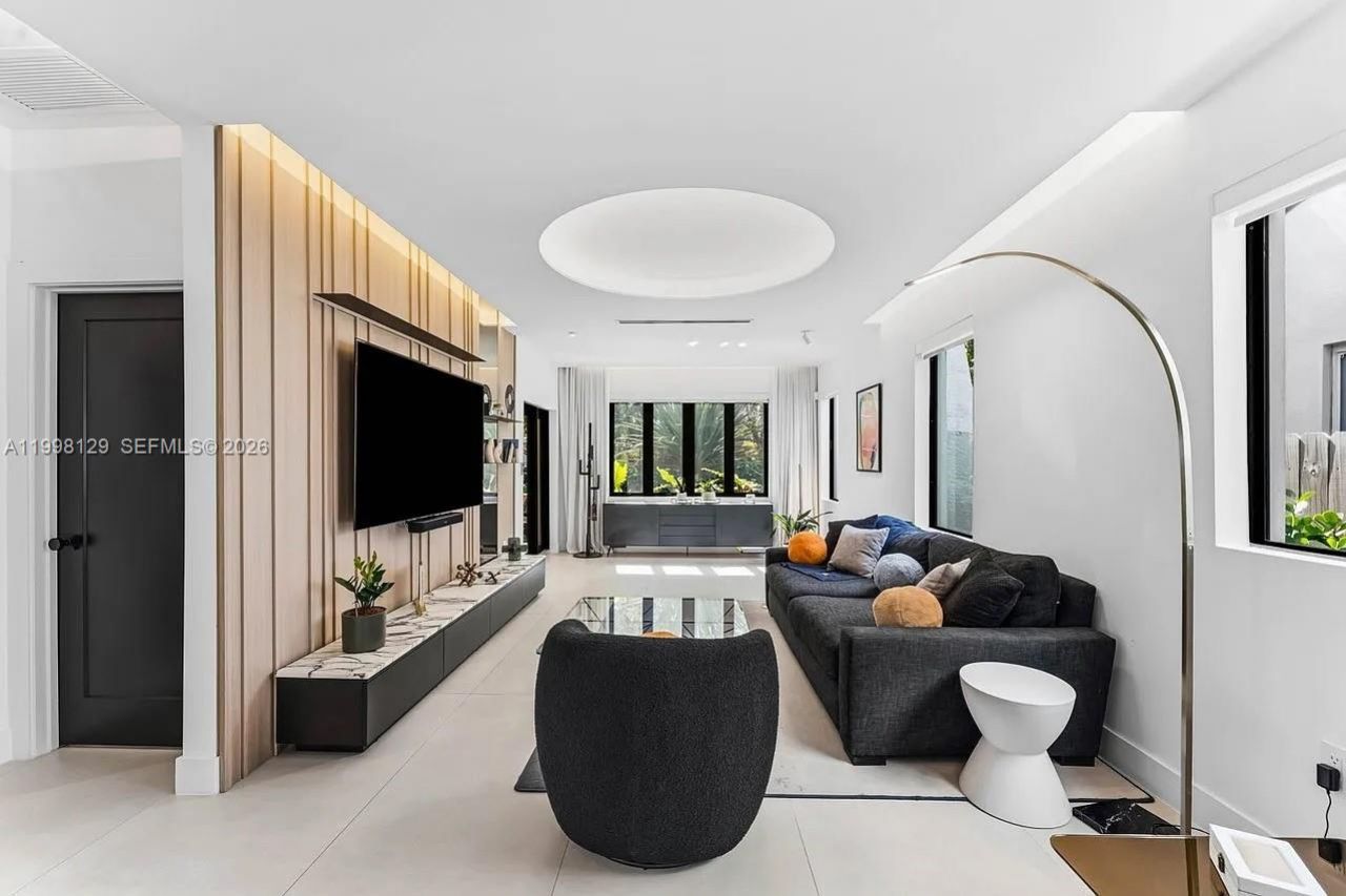 445 NE 76th St, Miami, FL 33138 Photo