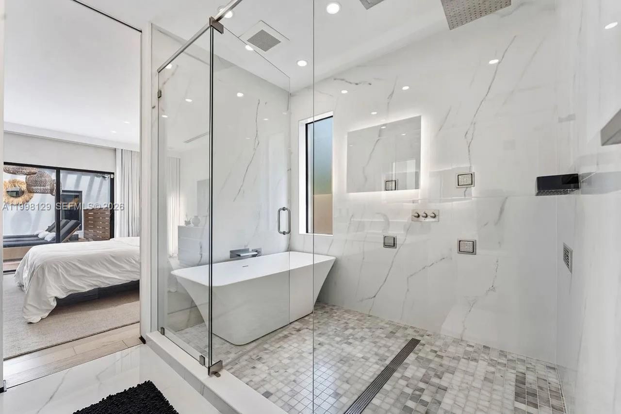 445 NE 76th St, Miami, FL 33138 Photo