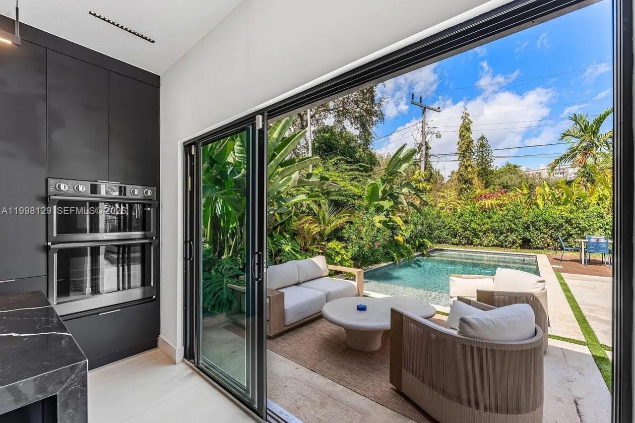 445 NE 76th St, Miami, FL 33138 Photo