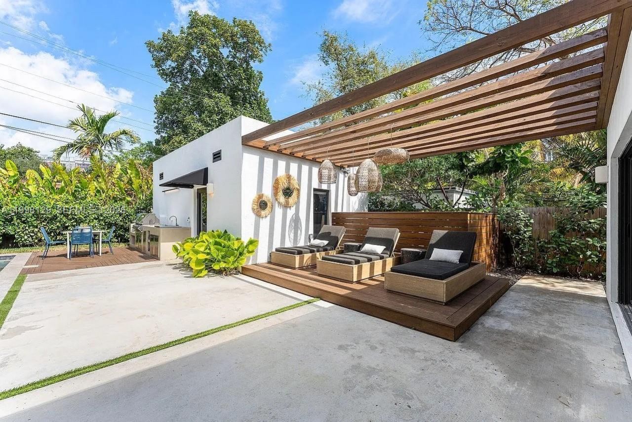 445 NE 76th St, Miami, FL 33138 Photo