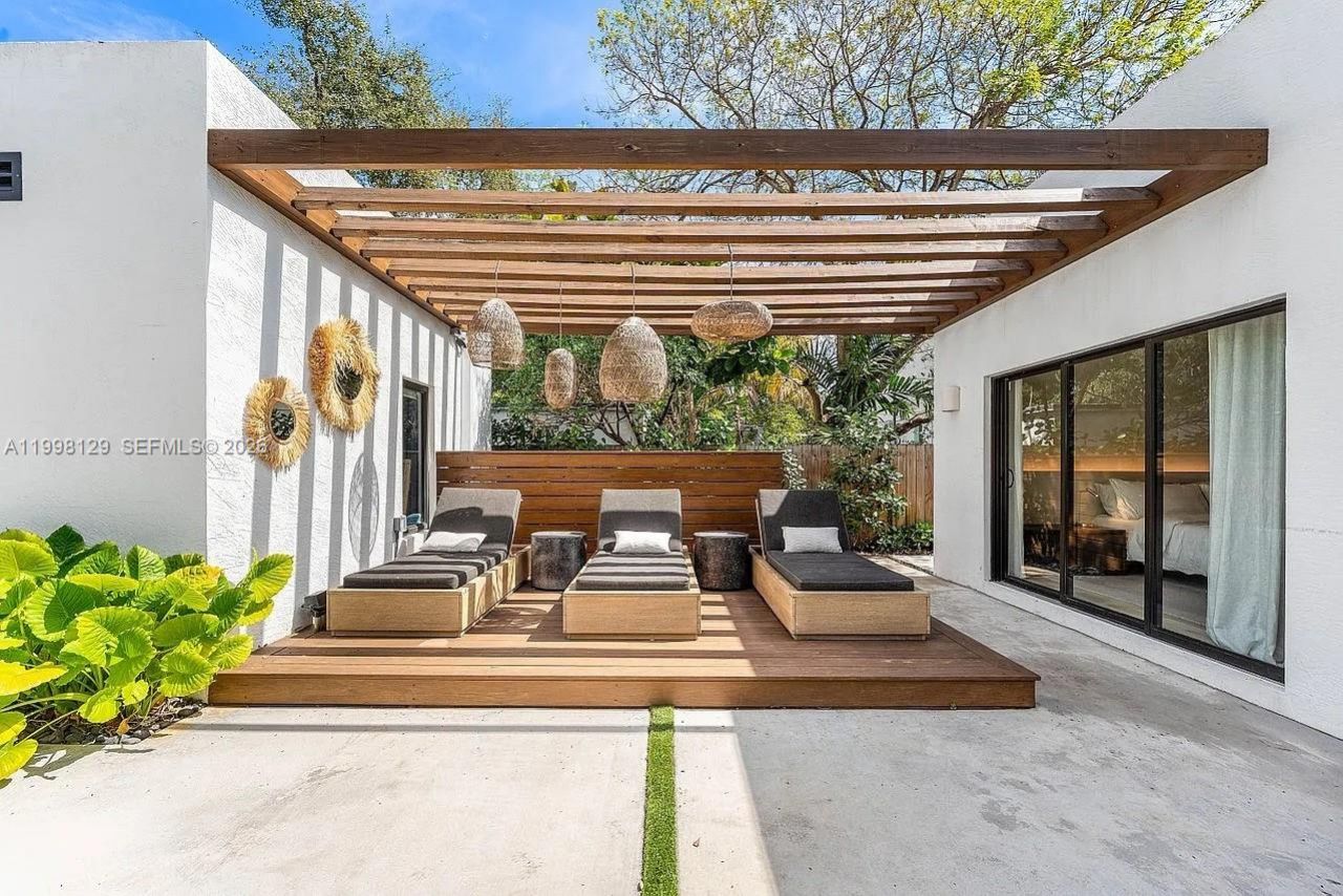 445 NE 76th St, Miami, FL 33138 Photo