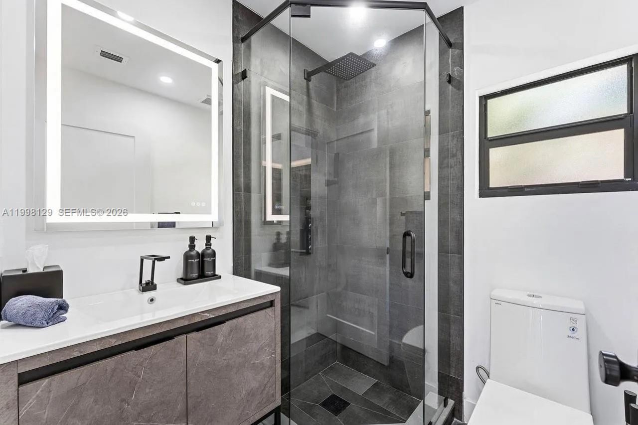 445 NE 76th St, Miami, FL 33138 Photo