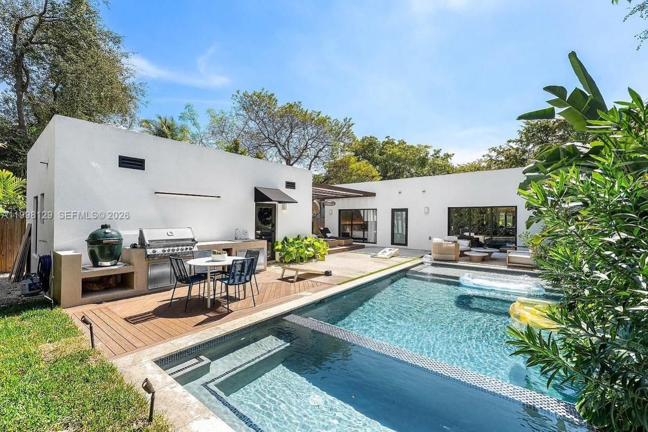 445 NE 76th St, Miami, FL 33138 Photo