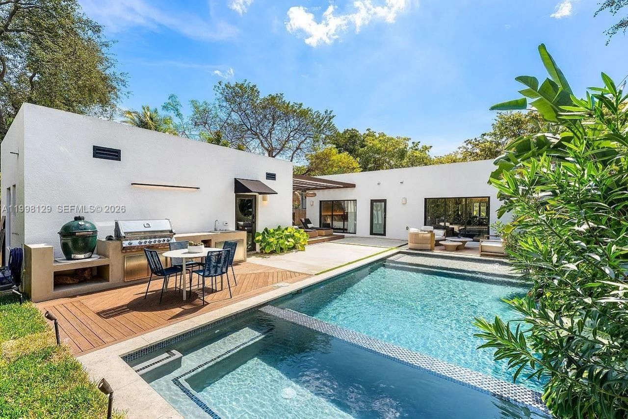 445 NE 76th St, Miami, FL 33138 Photo