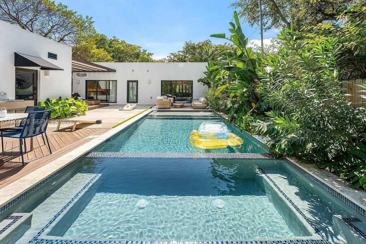 445 NE 76th St, Miami, FL 33138 Photo