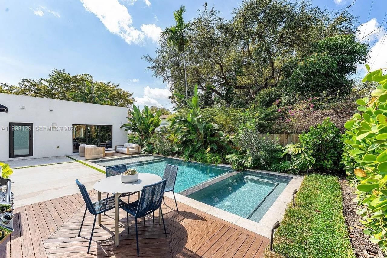 445 NE 76th St, Miami, FL 33138 Photo