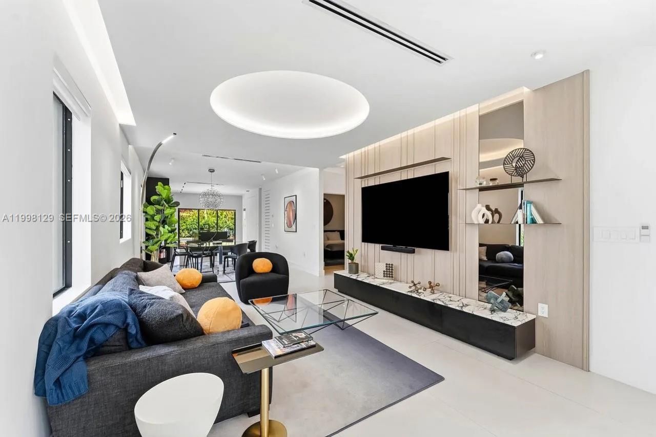 445 NE 76th St, Miami, FL 33138 Photo