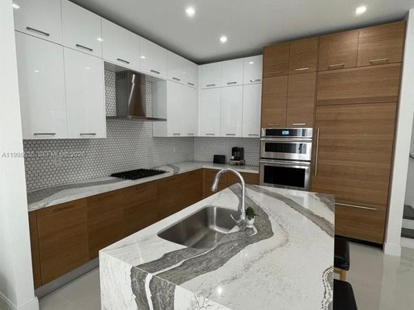 8283 NW 44th St, Doral, FL 33166