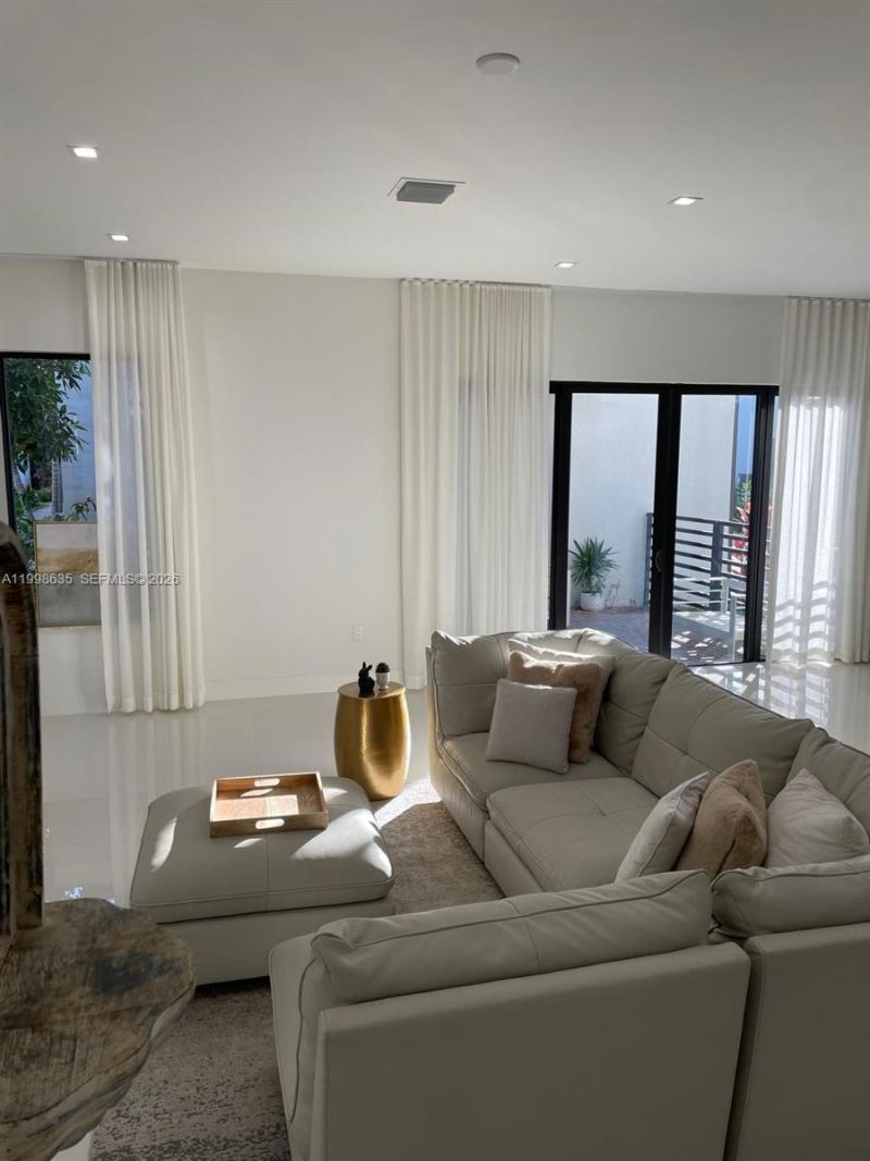 8283 NW 44th St, Doral, FL 33166 Photo