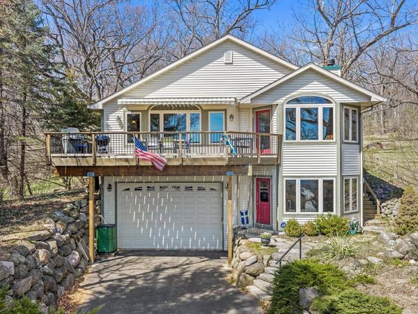 W303N2665 Maple AVENUE, Pewaukee, WI 53072